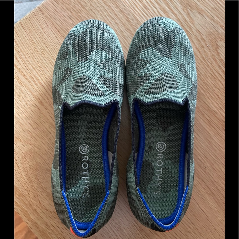 Rothys kids size 2 camo rounded flat